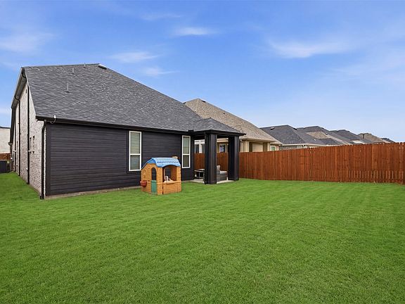 3rd image of 3904 Bison Ln
