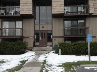 9660 Cove Dr UNIT F21, North Royalton, OH 44133