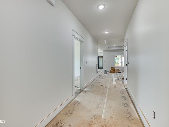 2nd image of 625 E Main St