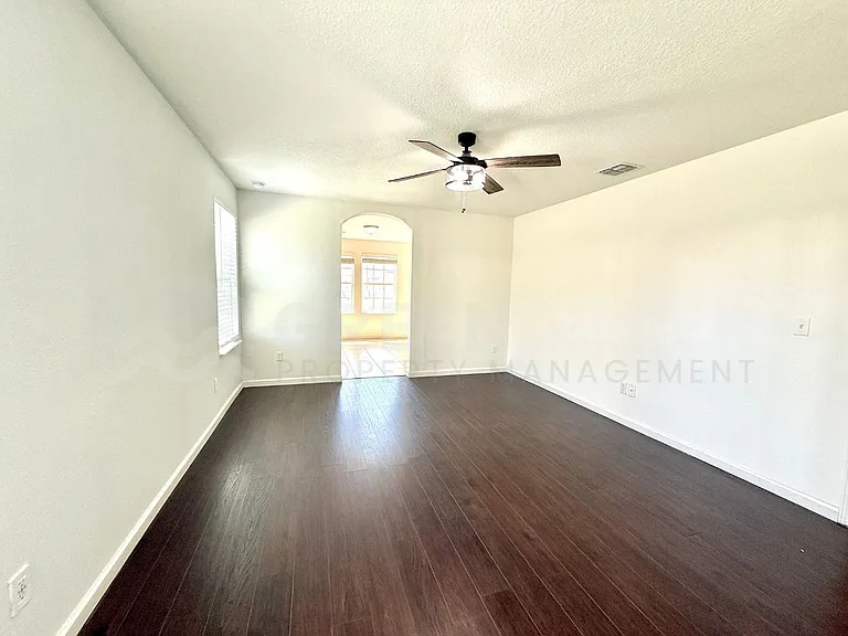 8704 Lake George Cir W — Photo 17
