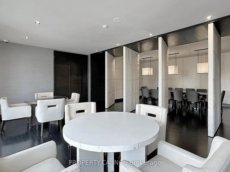 21 Scollard St #406 — Photo 31