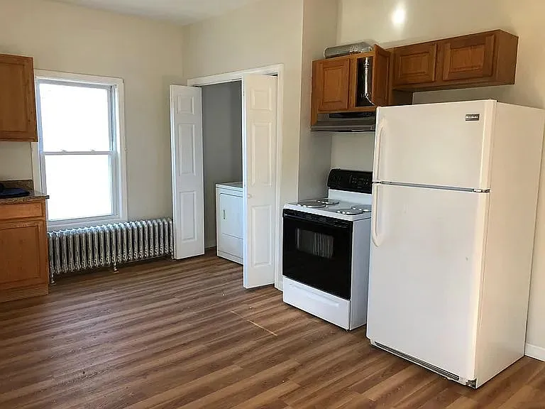 3 bed, 1400 sqft, $2,700 — Photo 4