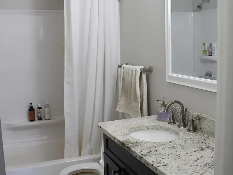 616 Parkdale Ave — Photo 6