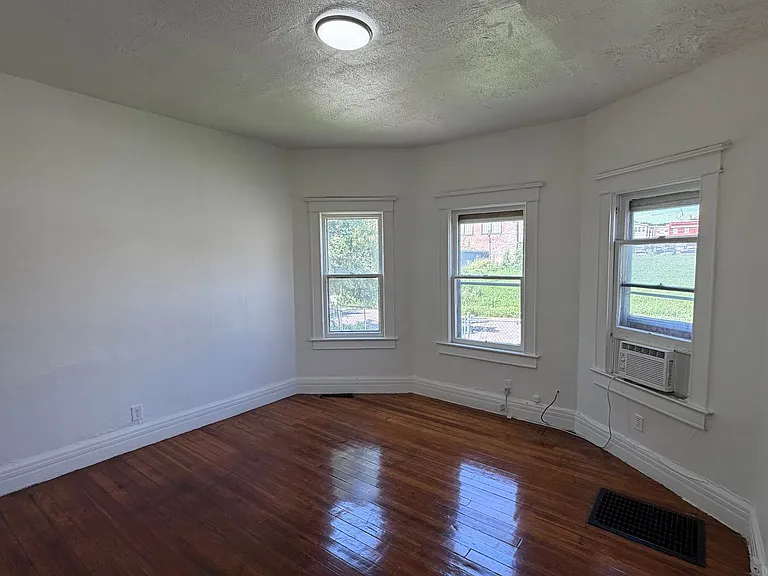 2523 Jones St — Photo 9