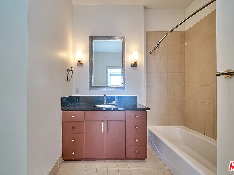 3810 Wilshire Blvd #Penthouse 7 — Photo 24