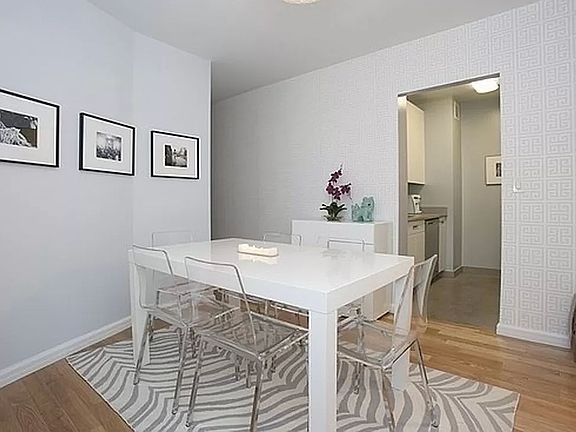 2nd image of 99 John St APT 926