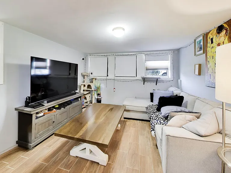 5057 W Dakin St #G — Photo 4