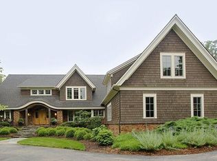 547 Pinnacle View Dr NE, Ada, MI 49301