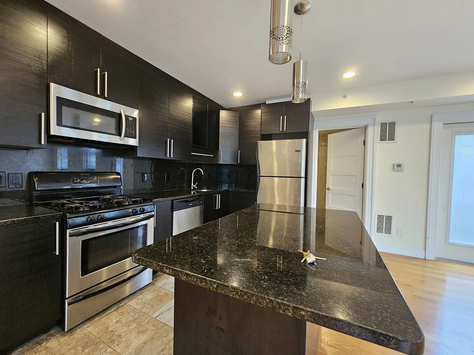 1616 Beacon St — Photo 2