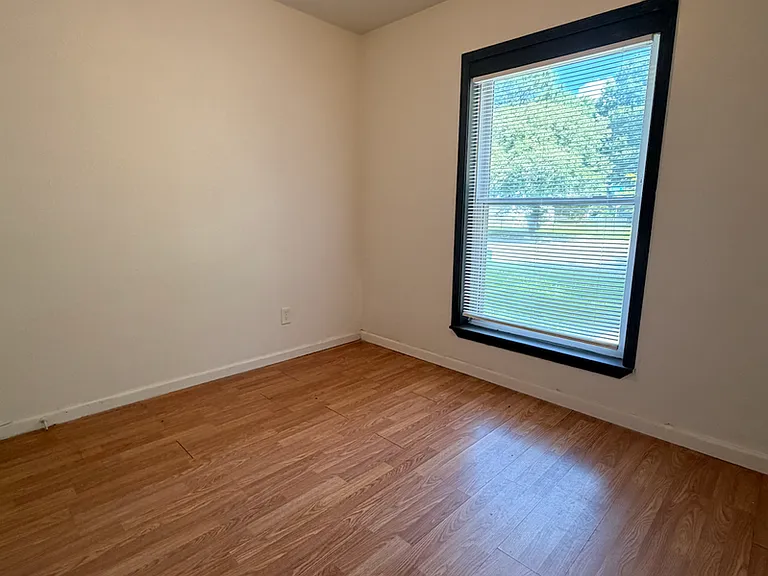 215-217 E Adobe St — Photo 13