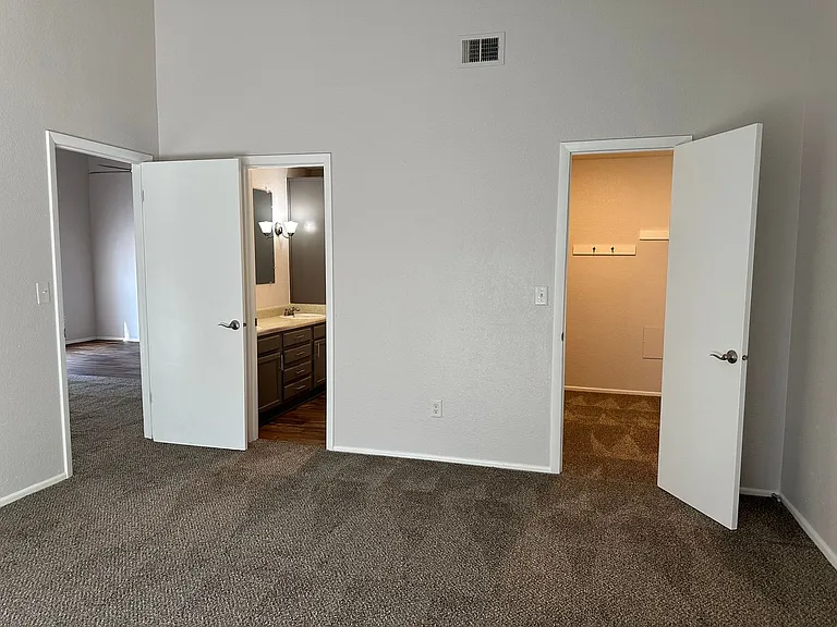 College Hill Flats — Photo 11