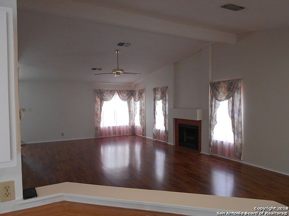 4th image of 10303 Country Way