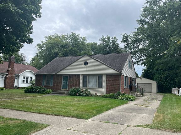2nd image of 1828 Royce Ave