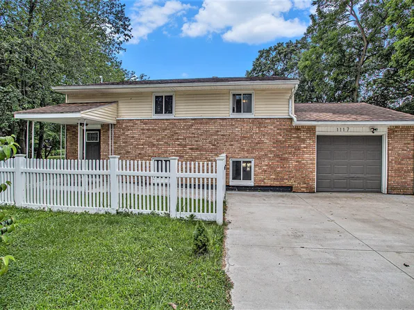 1117 Westlake Woods Dr, Springfield, MI 49037