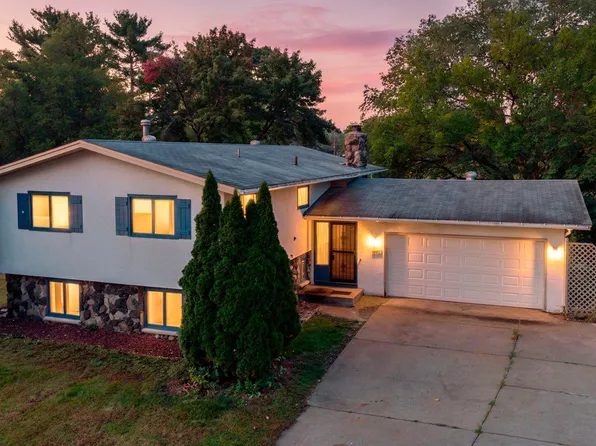 8016 Brunswick Ave N, Brooklyn Park, MN 55443