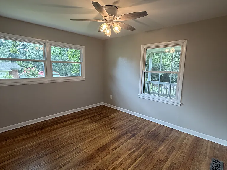 156 N Richmond St — Photo 10