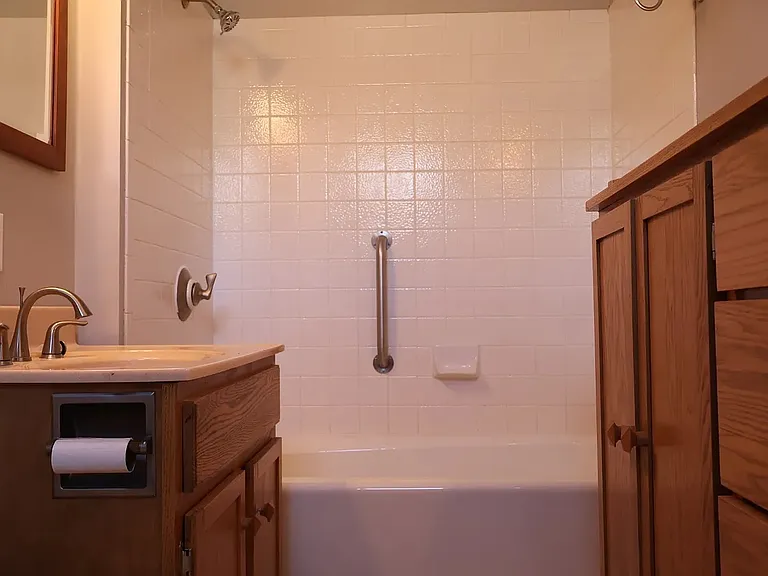 515 S Vine St — Photo 19