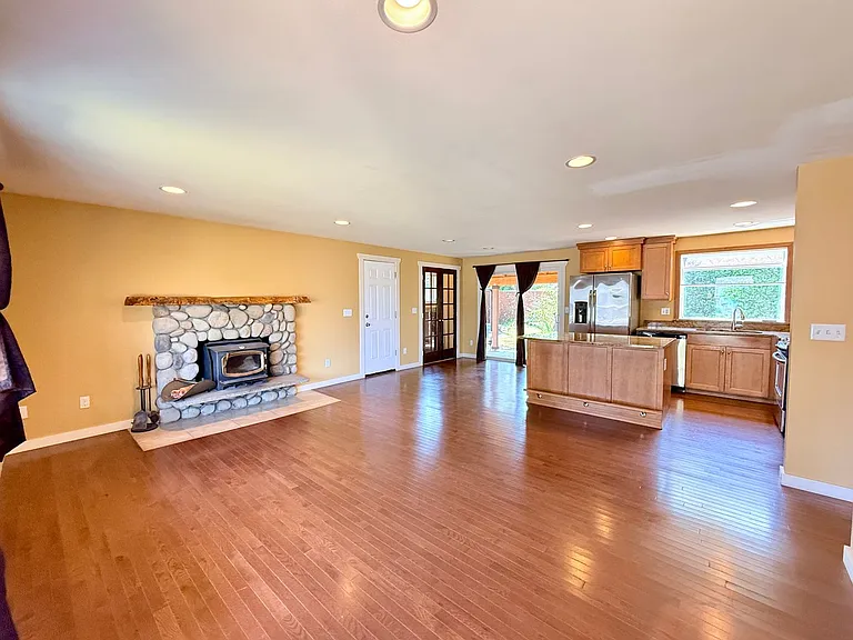 6222 Bluff Pl — Photo 2