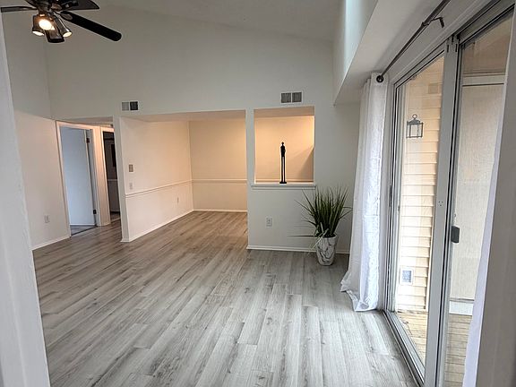 5th image of 12220 Stevenson Ct