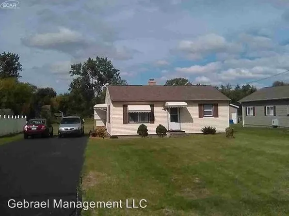 3492 Dallas St, Burton, MI 48519