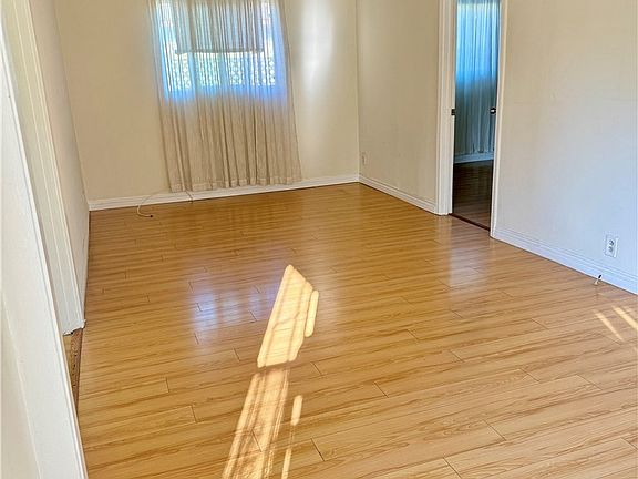 3rd image of 411 Myrtle St