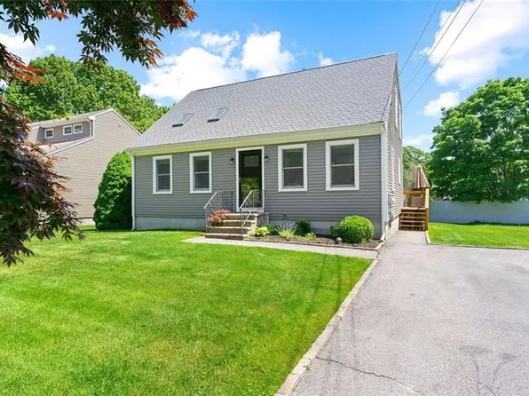 26 Basswood Dr, Bristol, RI 02809