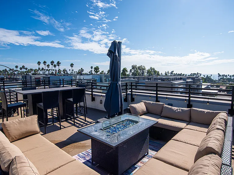 1562 Vista Del Mar Way #1 — Photo 3