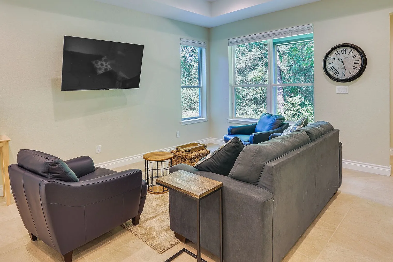 3 bed, 2.0 bath, 1194 sqft, $5,225 — Photo 1
