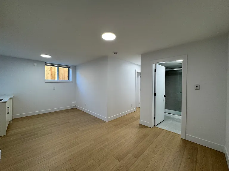 4557 Parker St — Photo 15
