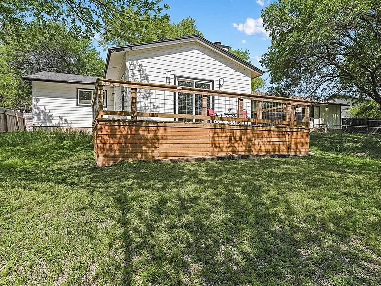 6913 Shannon Dr — Photo 17
