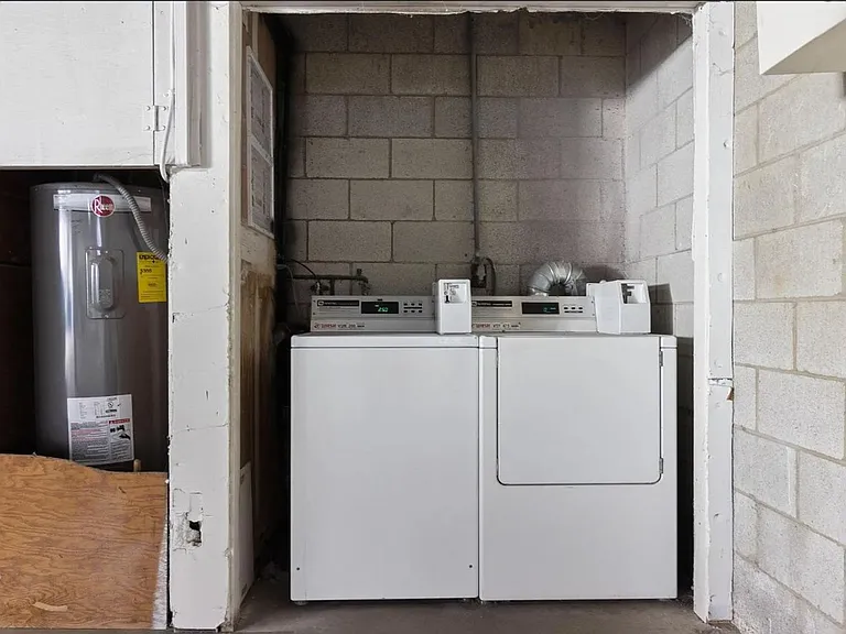 1151 N Peck Ave — Photo 23