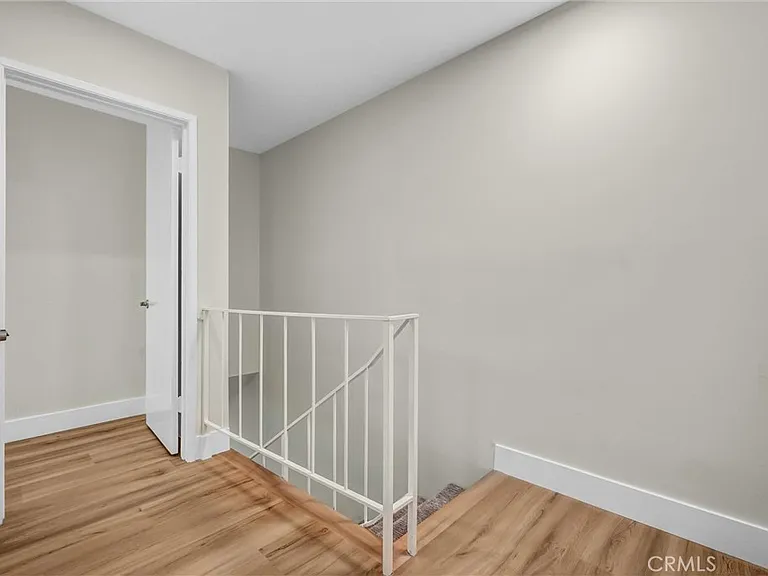 487 E 1st St — Photo 17