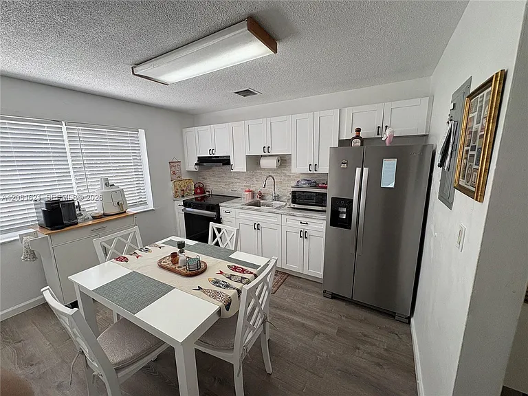 191 NW 17th Ave #3 — Photo 7