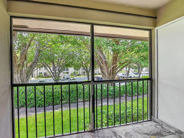 301 Club Cir #208 — Photo 29