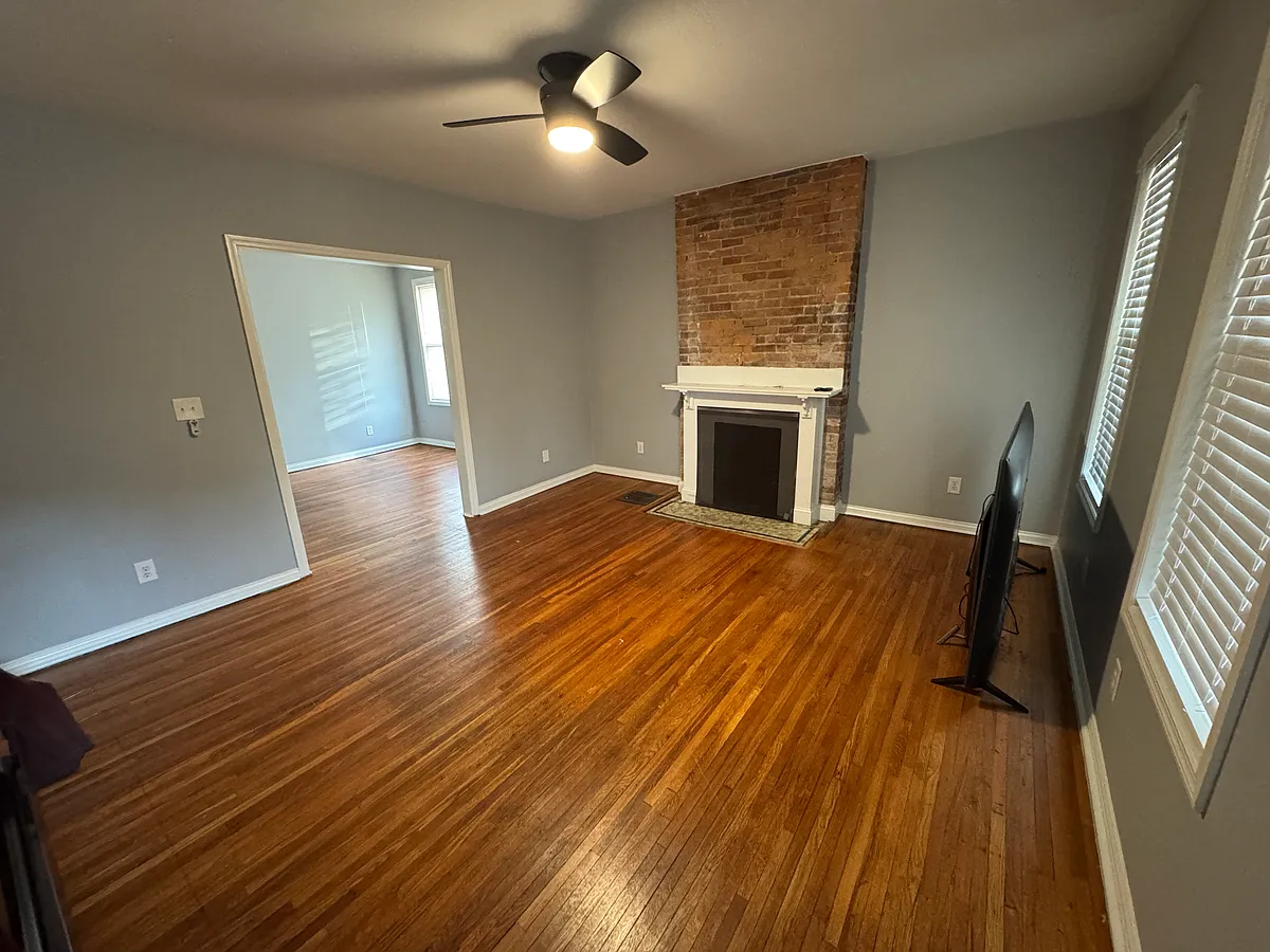 Building Photo - 474 E Gates St #474