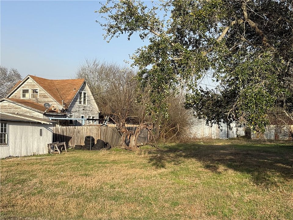 2nd image of 614 Commerce St