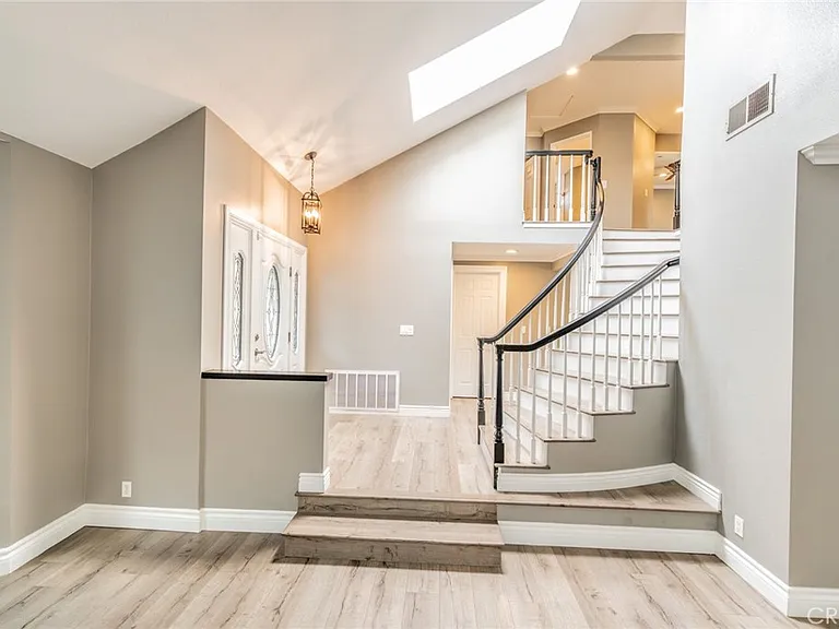 9805 Liberty St — Photo 5