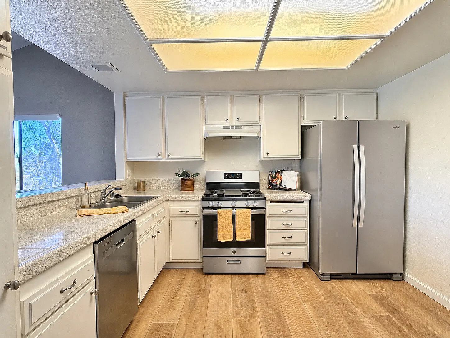 2 bed, 1217 sqft, $3,200 — Photo 2