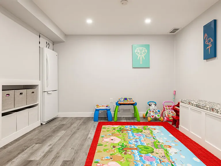 8 Meridene Cres E — Photo 27