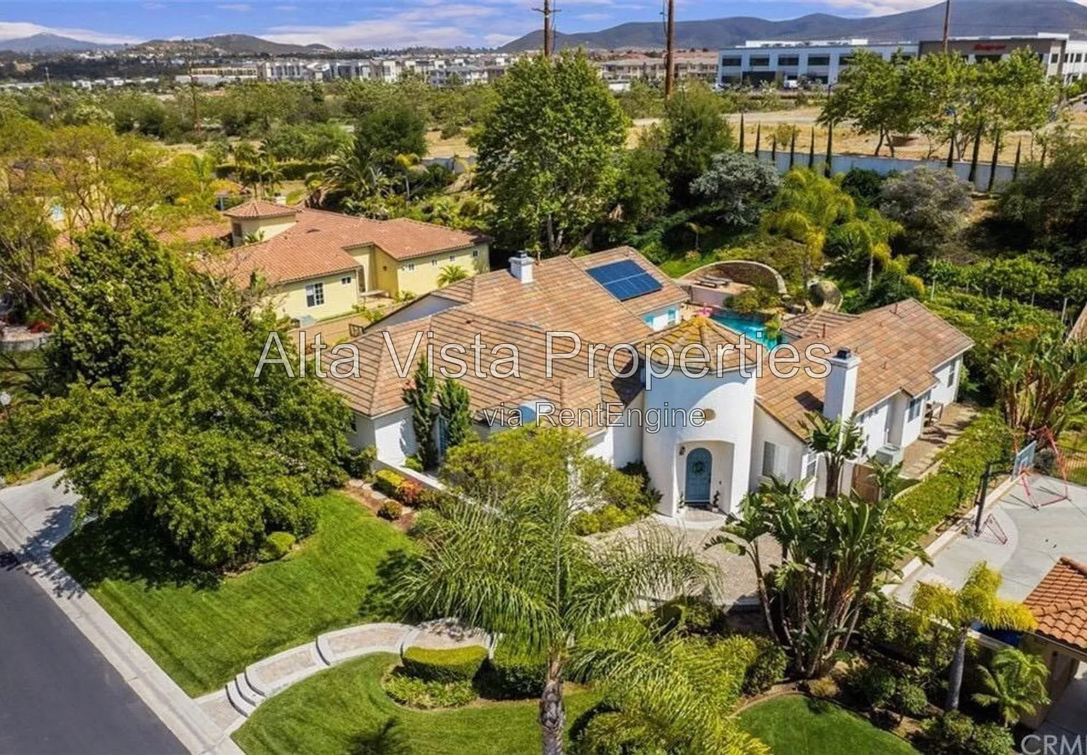 4 bed, 4.5 bath, 4100 sqft, $9,995 — Photo 3