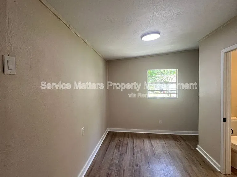 1319 W Jackson St — Photo 27