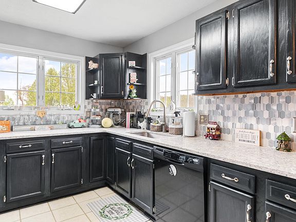 4th image of 35 Wood Ridge Dr NE