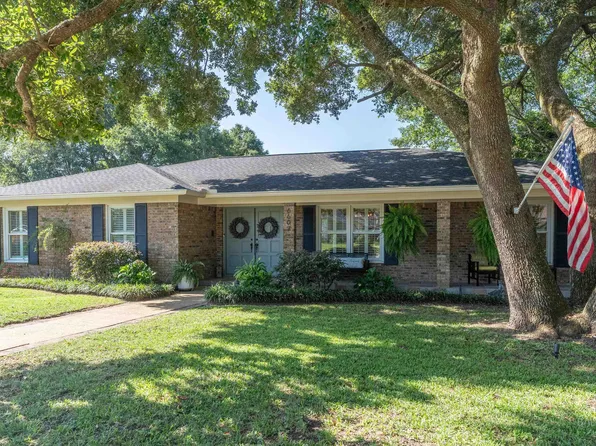 6607 Chimney Top Dr N, Mobile, AL 36695