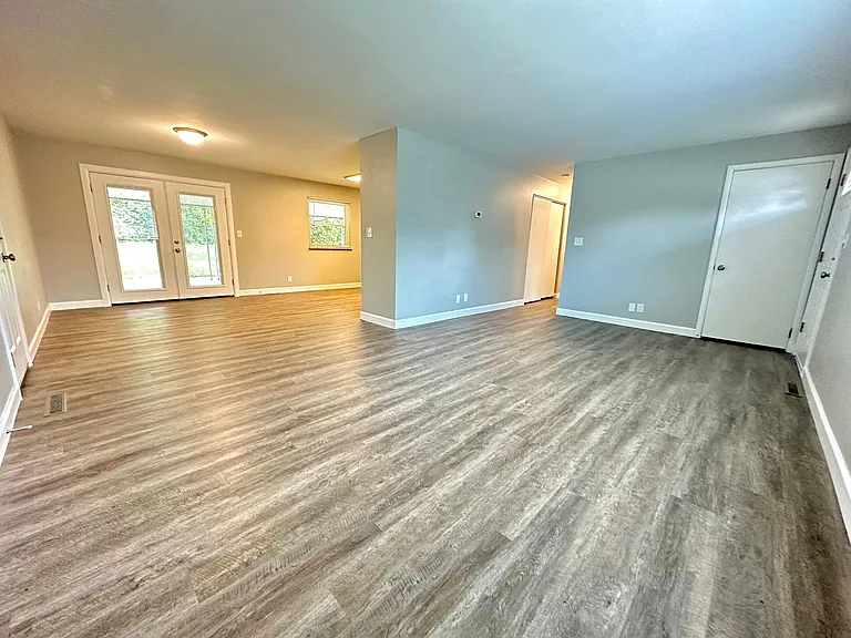 2274 Broadmoor Dr — Photo 2