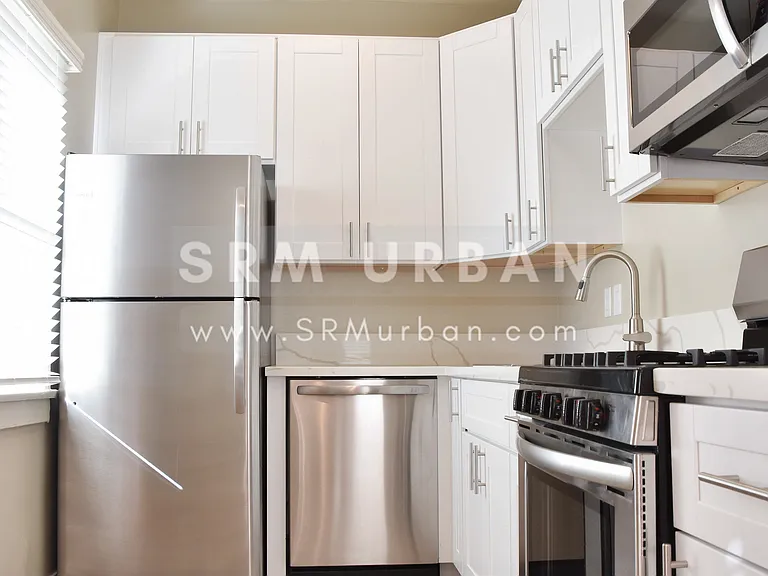 438 W Date St #1 — Photo 8