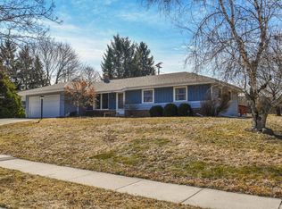 2103 Sunnyside Dr, Waukesha, WI 53186