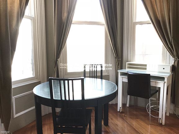 323 Beacon St. #4 Boston - Back Bay Unit Photo 3
