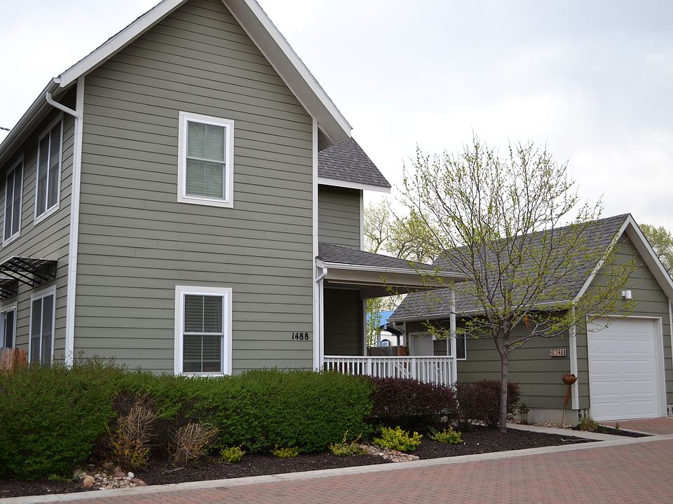 Front entry. Private front porch. 1-car detached garage.