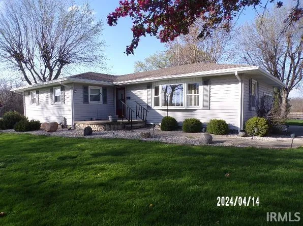 215 W 6th St, Matthews, IN 46957