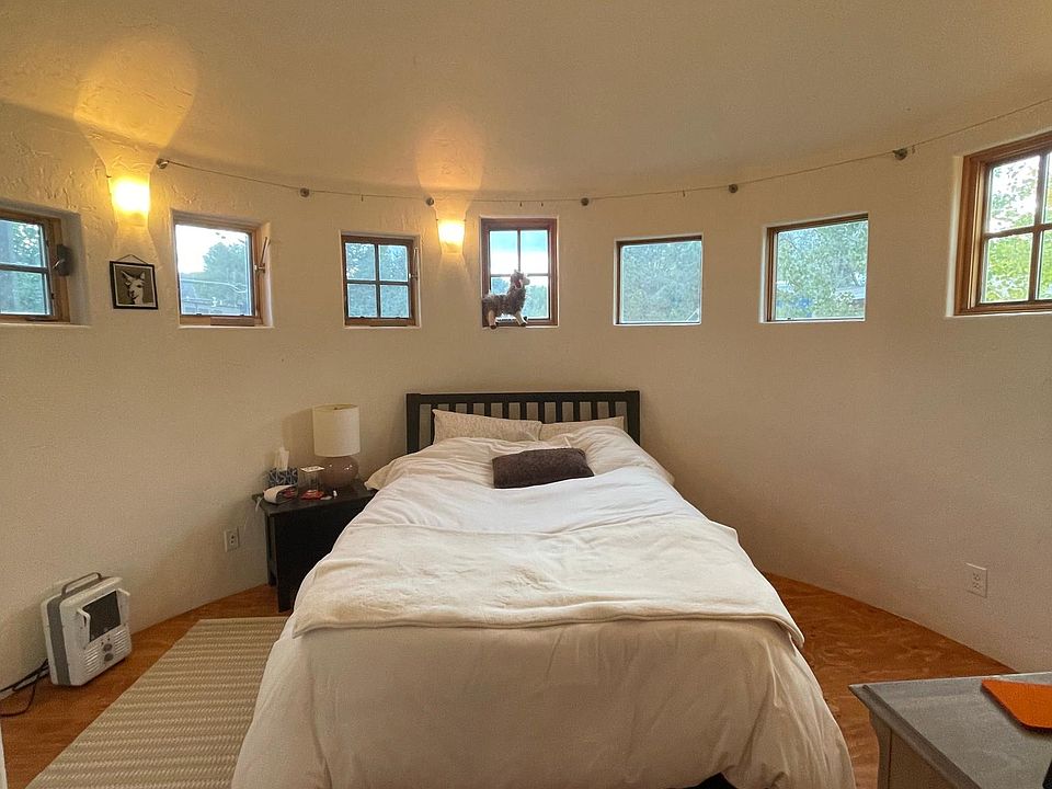 Upstairs round bedroom